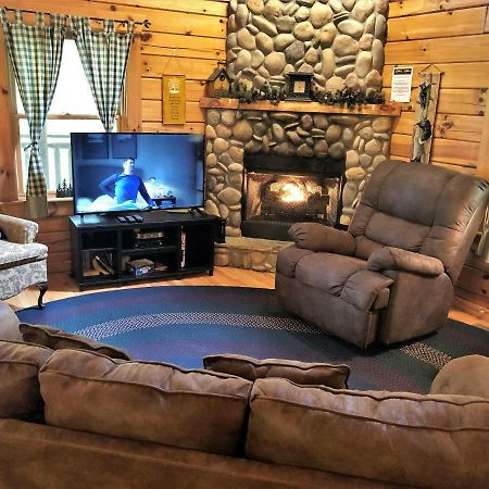 Bear Pleasures Cabin Villa Gatlinburg Bagian luar foto