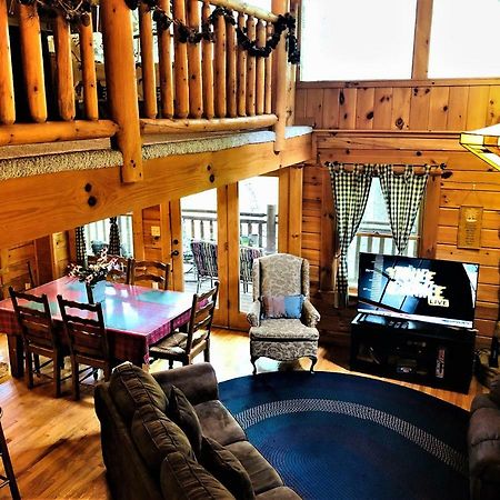 Bear Pleasures Cabin Villa Gatlinburg Bagian luar foto